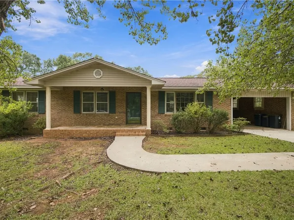 404 Forest Hills Dr, Williamston, SC 29697