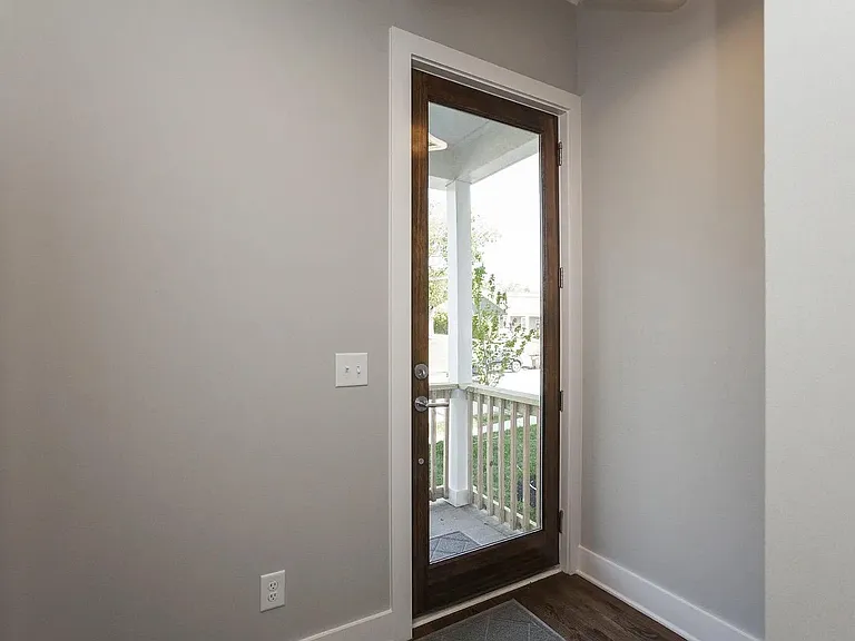 525B 31st Ave N — Photo 3