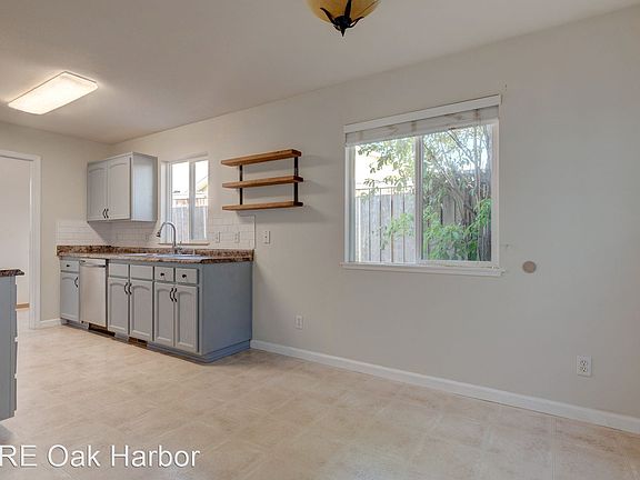 3rd image of 1031 NE Cordero Pl