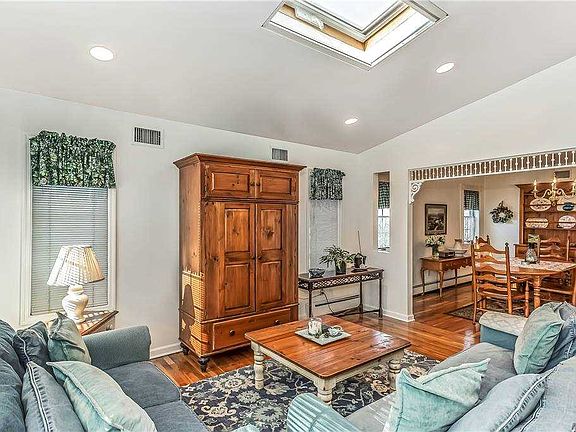 3rd image of 46 Lenox Ave