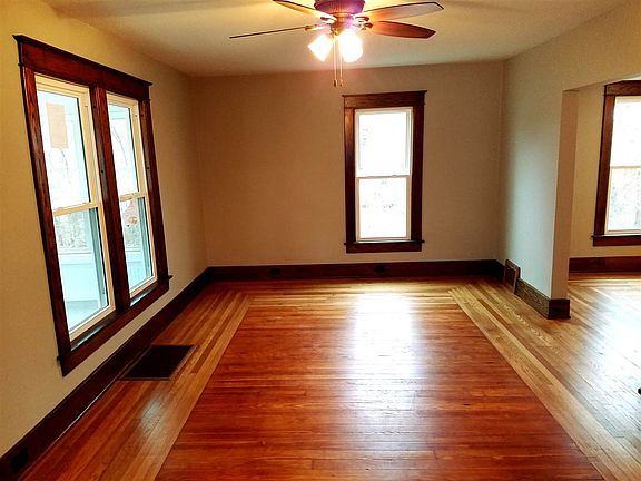 5th image of 419 Water St