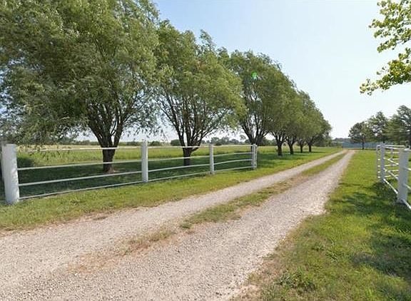 Nice view of property from driveway up to the front door!
