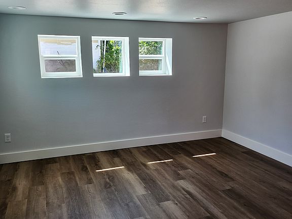 5th image of 1109 Central Ave #C