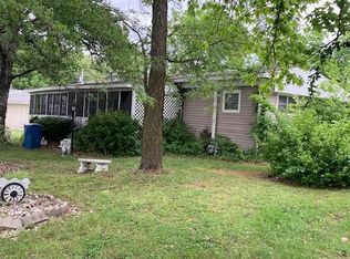 517 N Tennessee Ave, Carterville, MO 64835