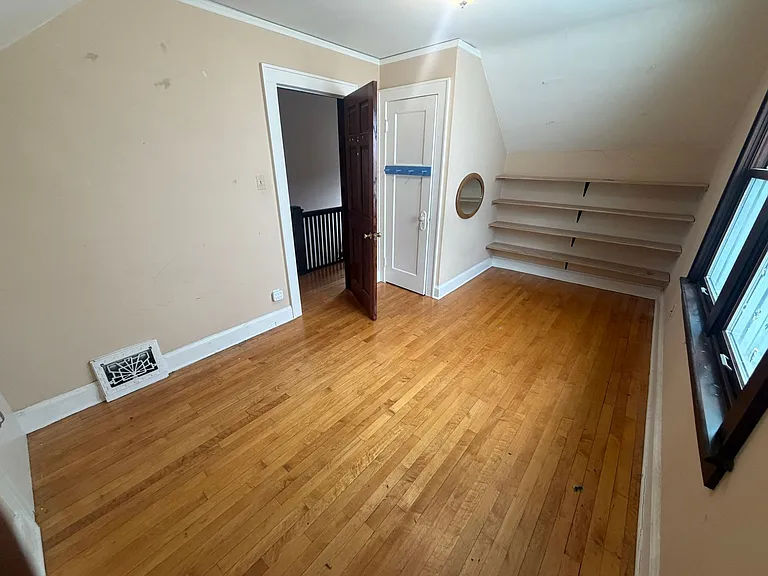 3504 S Clement Ave — Photo 9