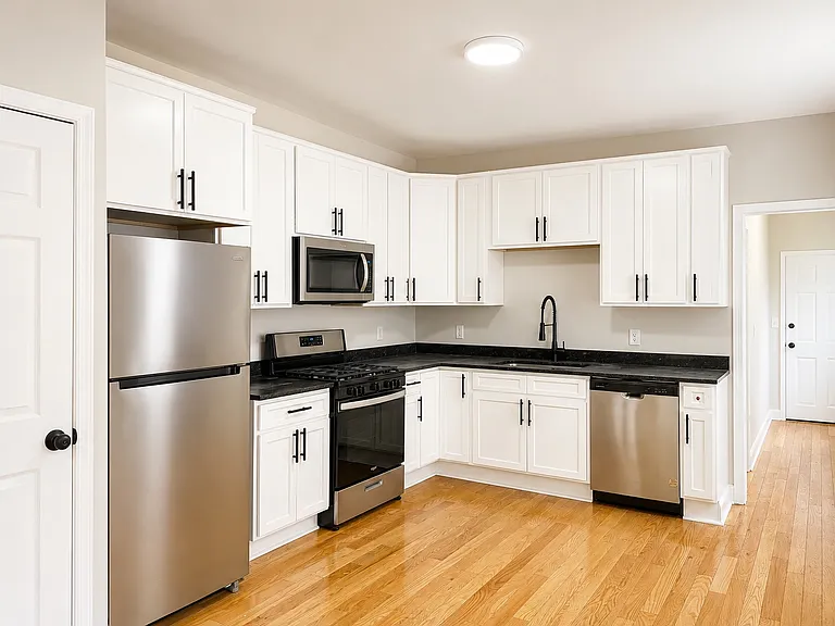 2501 E Fayette St — Photo 2