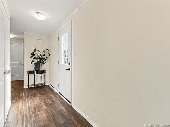 3rd image of 52 Cranbrook Ln