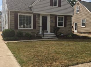 4564 Forest Edge Dr, Brooklyn, OH