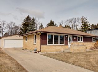 W170N8437 Lloyd Ave, Menomonee Falls, WI 53051