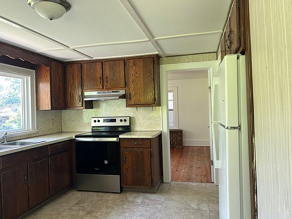 3rd image of 115 Creek Locks Rd #1