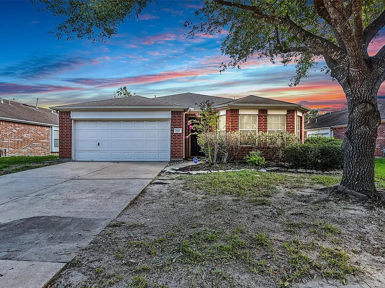 2822 Foster Hill Dr — Photo 2