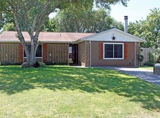 116 Sunset Dr, Lockhart, TX 78644