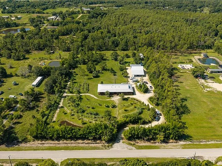 828 Sanctuary Rd — Photo 41