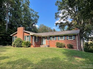 109 Crest Hill Dr, Morganton, NC 28655