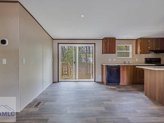 4th image of 500 Old Oak Rd