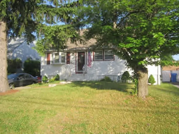 86 Bedford Ave, Iselin, NJ 08830