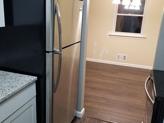 4th image of 494 Laurel Brook Dr #1