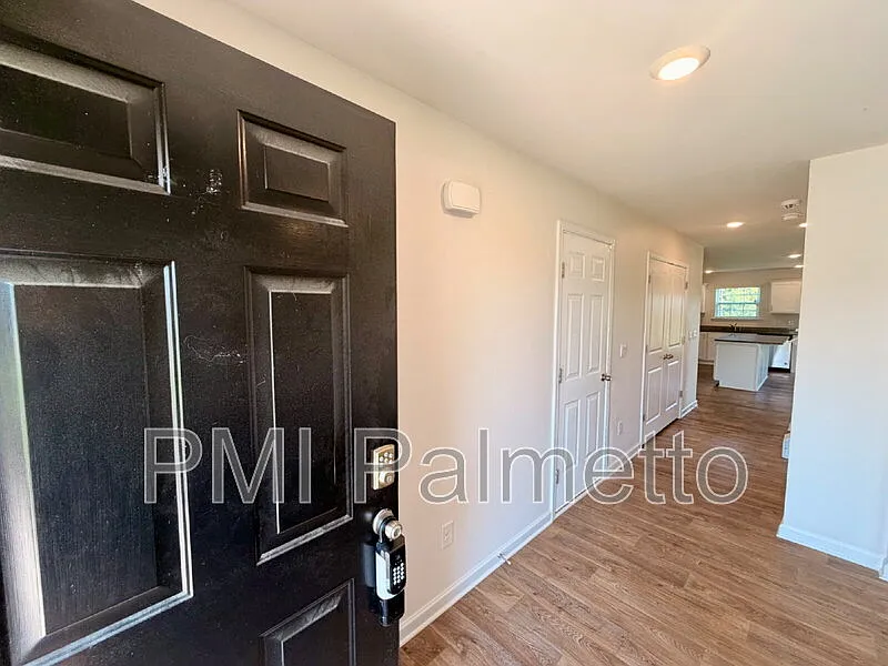 4 bed, 3.5 bath, 2565 sqft, $2,900 — Photo 3