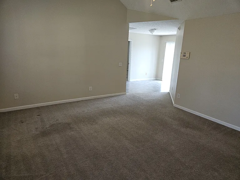 403 Ford Ct — Photo 3