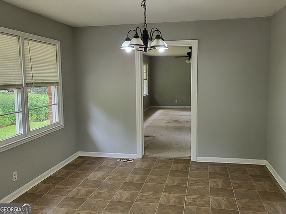 4th image of 320 Draper St