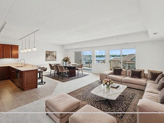 2nd image of 206 Outlook Cove Dr