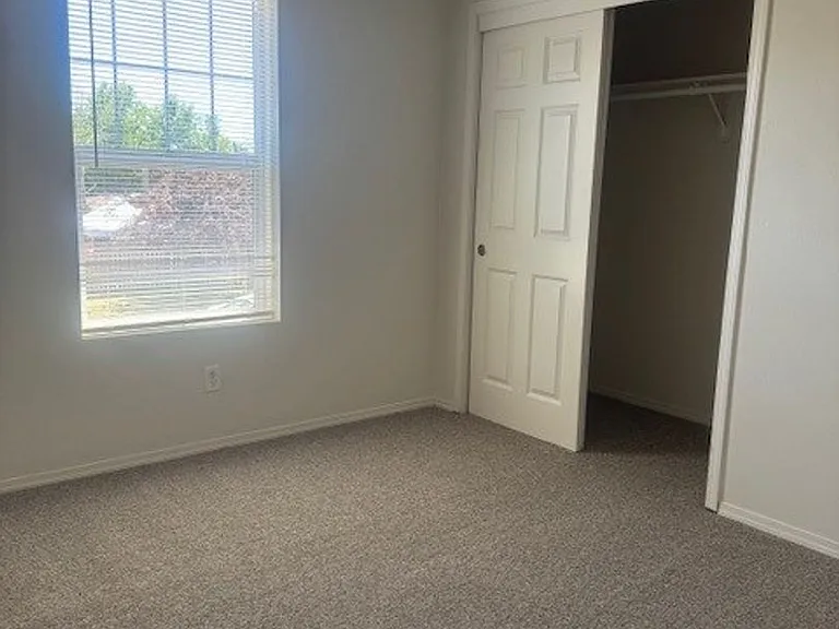 3440 Hawthorne Ave NE — Photo 10