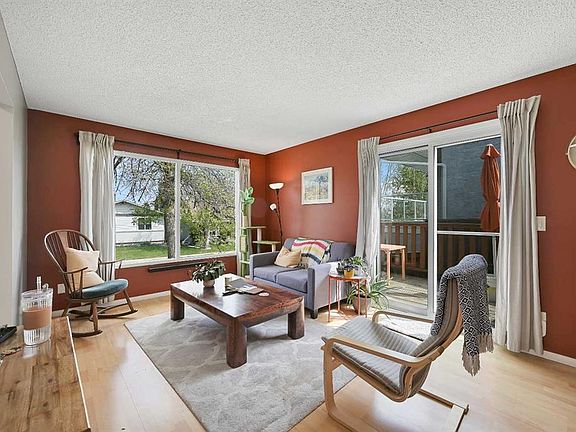 4th image of 160 E Strathcona Close SW