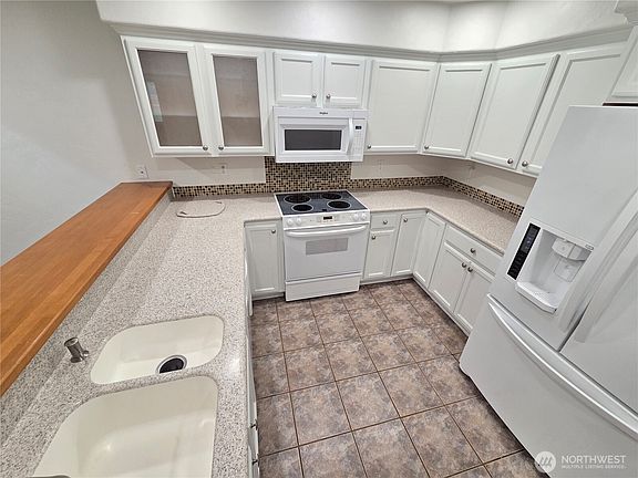 4th image of 6604 Riviera Court SE