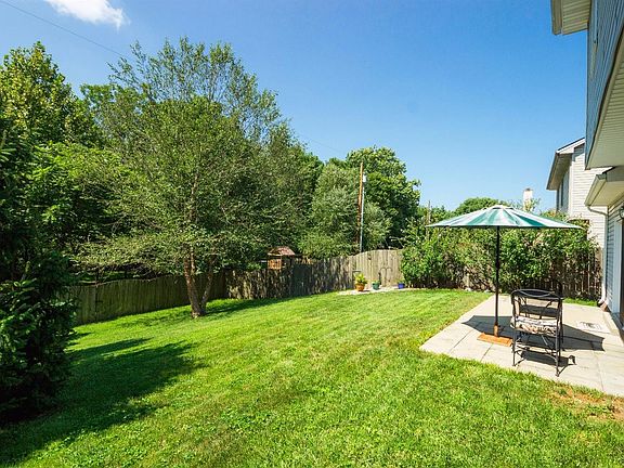 4th image of 476 Amberley Dr