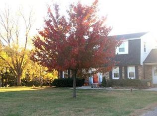 11001 Cromwell Dr, Lincoln, NE 68516