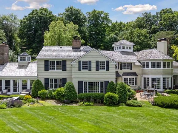 2670 Woolsey Ln, Wayzata, MN 55391