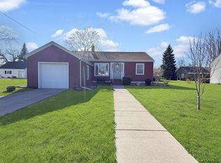 613 N Sawyer St, Oshkosh, WI 54902