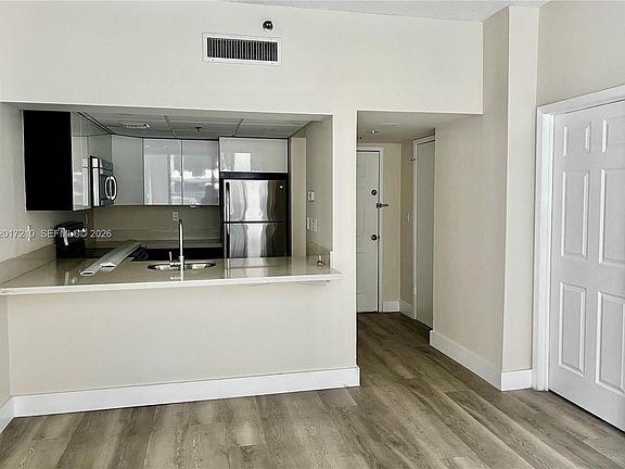 3rd image of 540 Brickell Key Dr APT 218