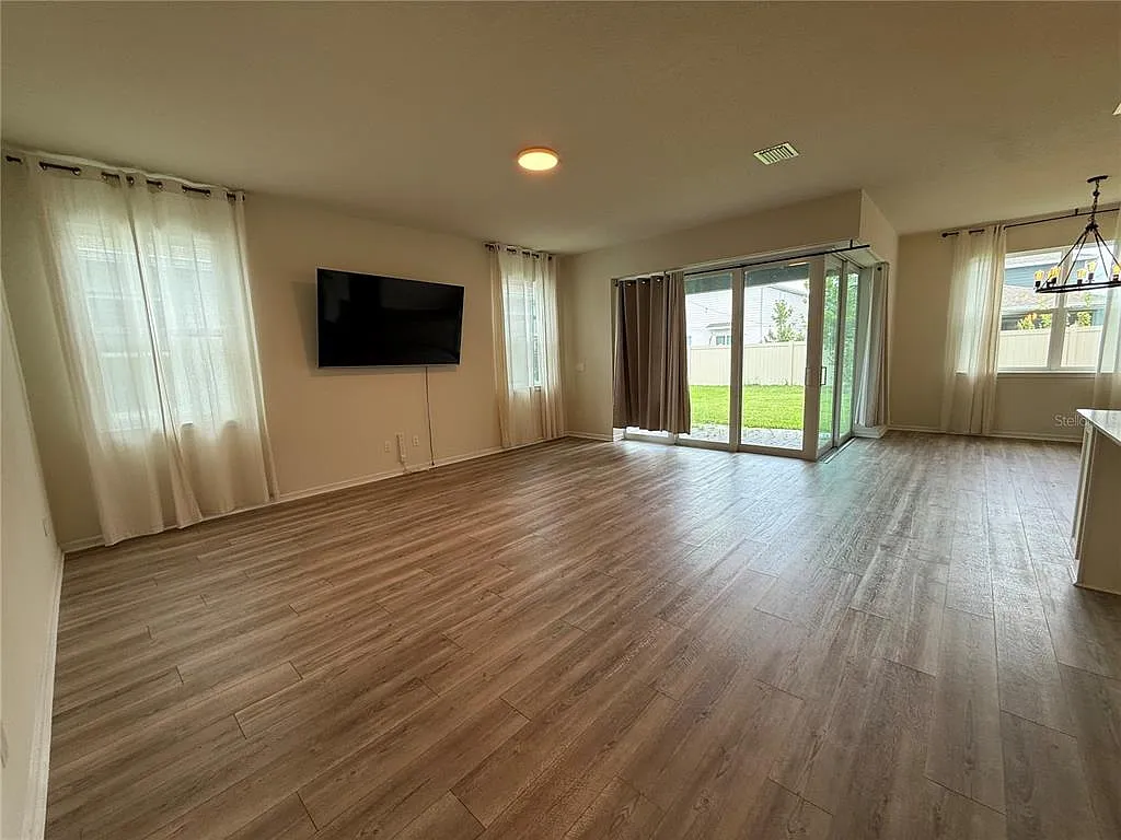 3 bed, 2.0 bath, 2041 sqft, $2,850 — Photo 2