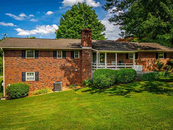5th image of 2628 Hoover Dr