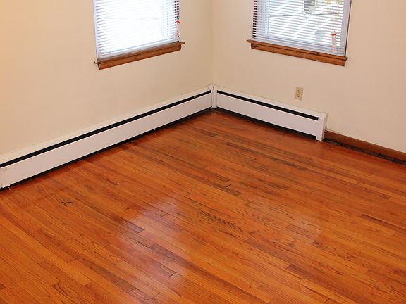 2nd Bedroom 10'X14'