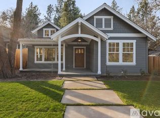 814 S 3rd St, Jacksonville, OR