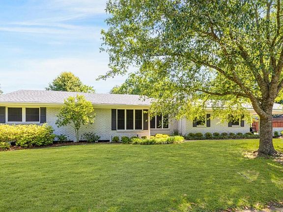2nd image of 216 Saxon Dr