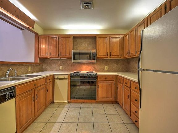 3rd image of 108 Willowbrook Dr Unit 108
