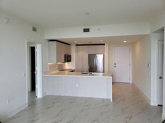 5th image of 2000 Metropica Way #507
