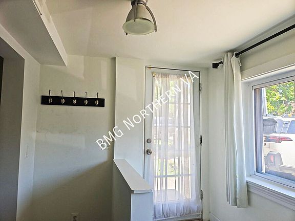 3rd image of 1127 N Stuart St APT 1