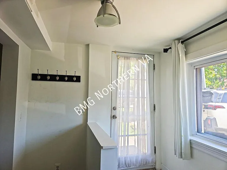 1127 N Stuart St #1 — Photo 3