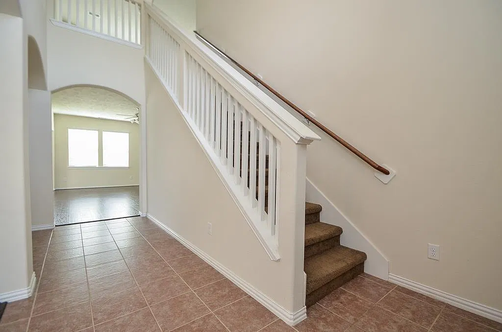4 bed, 2.5 bath, 2458 sqft, $2,250 — Photo 3