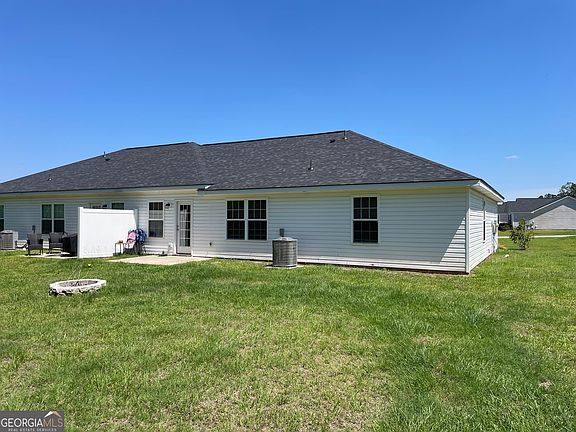 3rd image of 101 Callaway Cres