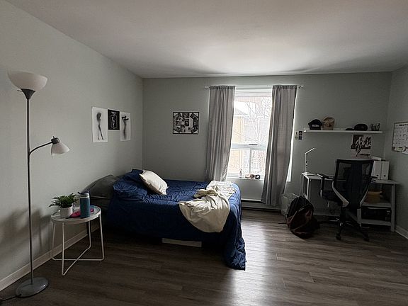 5th image of 300 Somerset St E