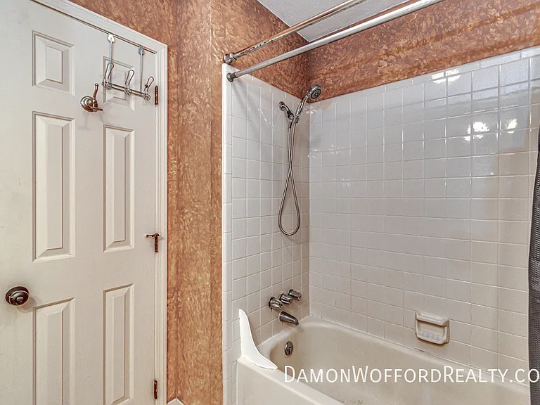 1435 Roxbury Ct — Photo 41
