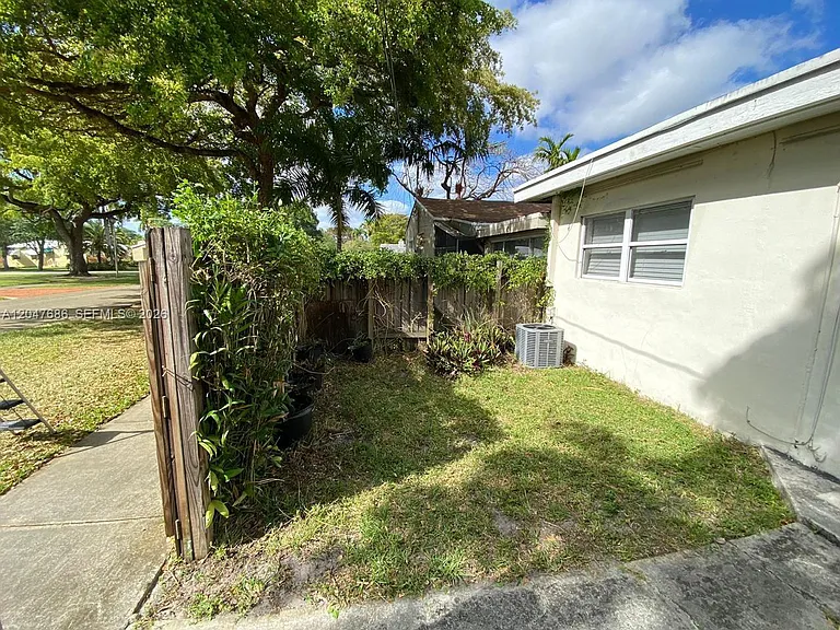 410 Pinecrest Dr — Photo 40