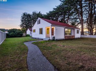 880 3rd St SE, Bandon, OR 97411