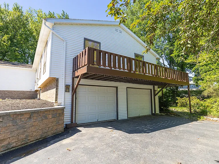 4461 Kohler Dr — Photo 2