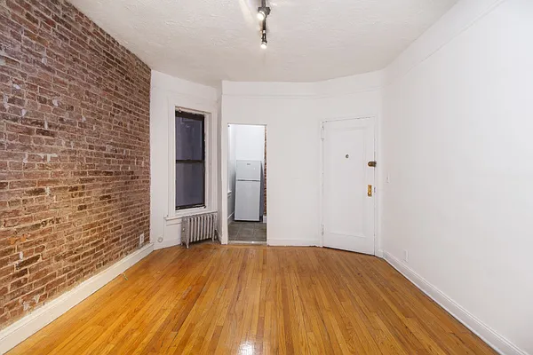 Rented by Banaco Property Group LLC | media 22